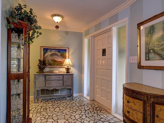 4th image of 2215 Buena Vista Dr