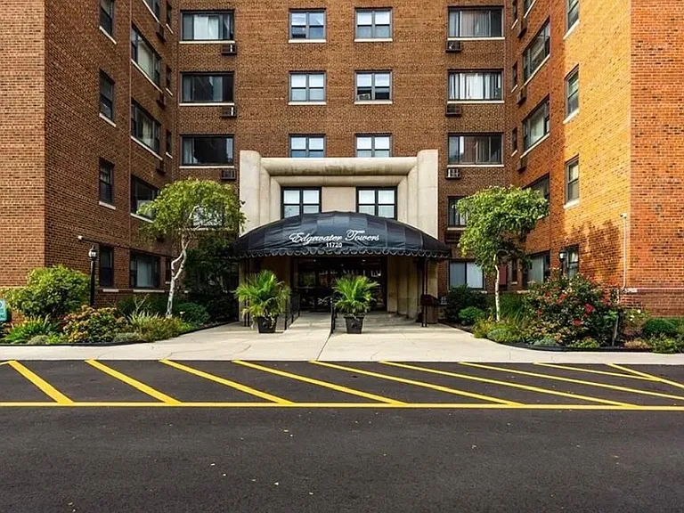 11720 Edgewater Dr #417 — Photo 32