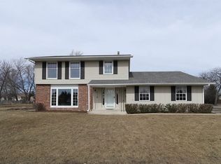 710 Sunrise Ln, Roselle, IL 60172