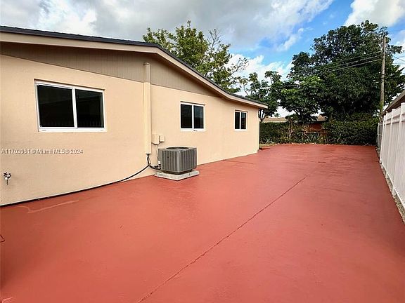 4th image of 20035 NW 12th Pl