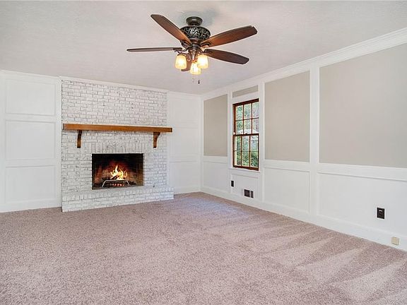 3rd image of 202 Windsong Ln
