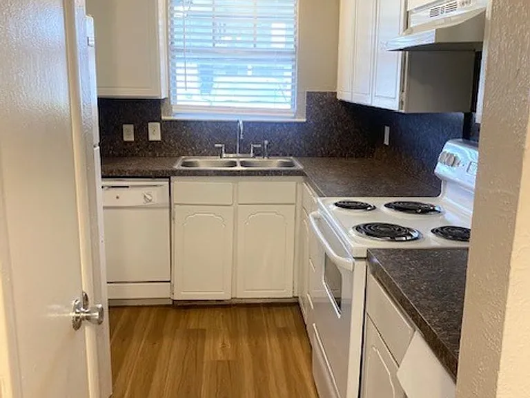 105 SE Gardens Blvd #112 — Photo 11