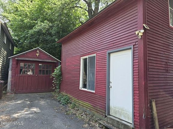 3rd image of 36 Chase Ave