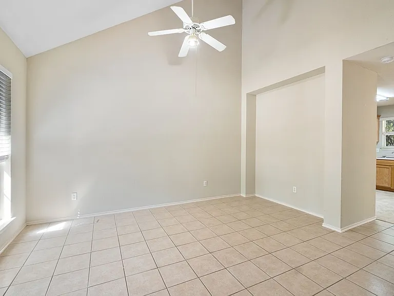 808 Flatters Way — Photo 4