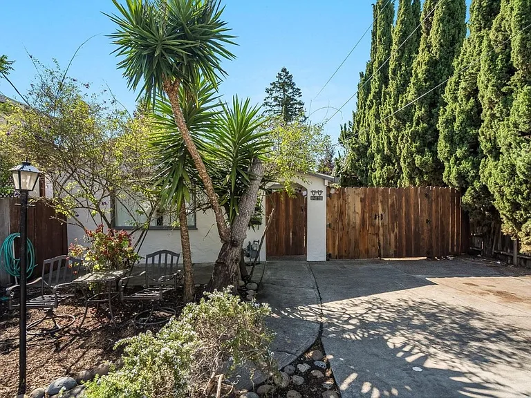 241 Harrison Ave — Photo 25
