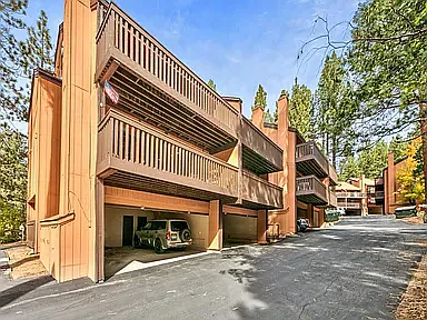3 bed, 2.5 bath, 1438 sqft, $3,800 — Photo 2