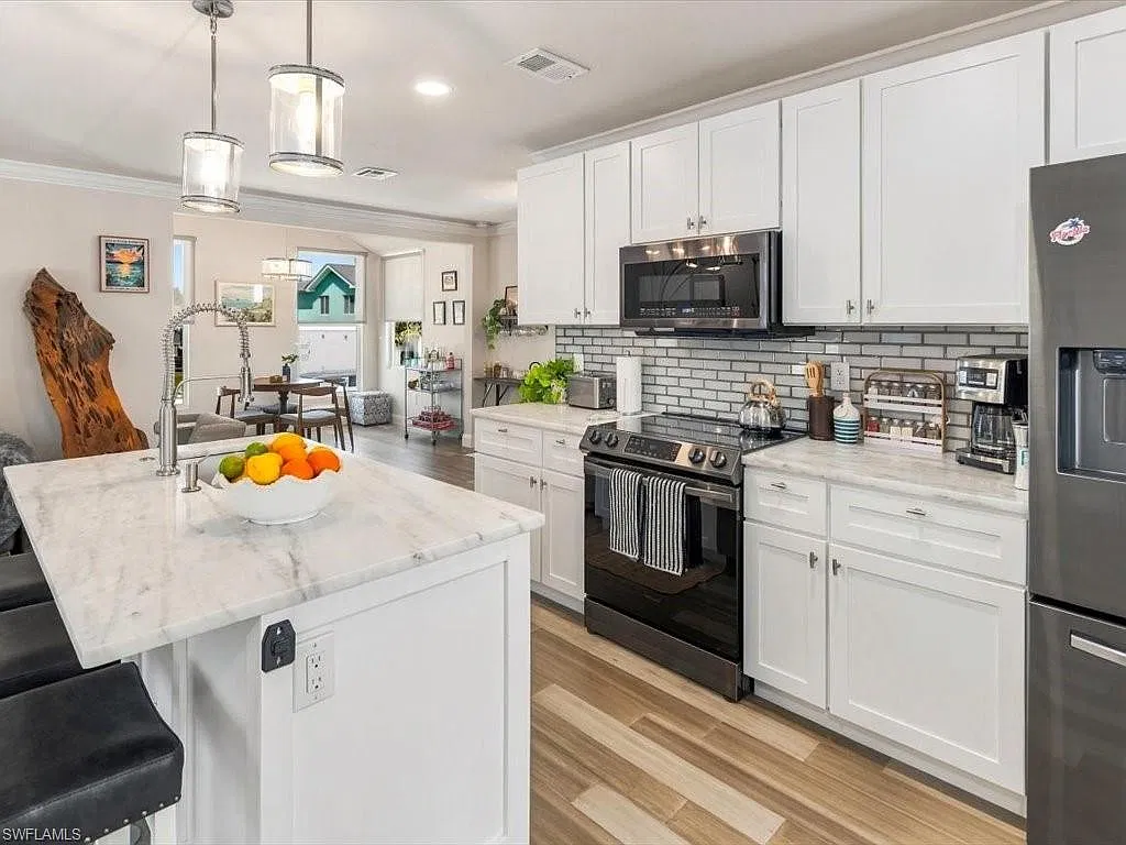 2 bed, 1.0 bath, 960 sqft, $5,500 — Photo 4