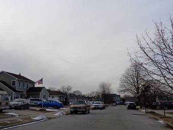 Exterior Neighborhood (street photo)