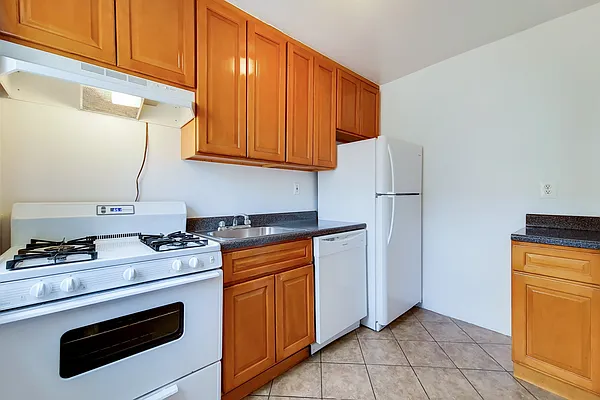 Rented by Revona Properties | media 4