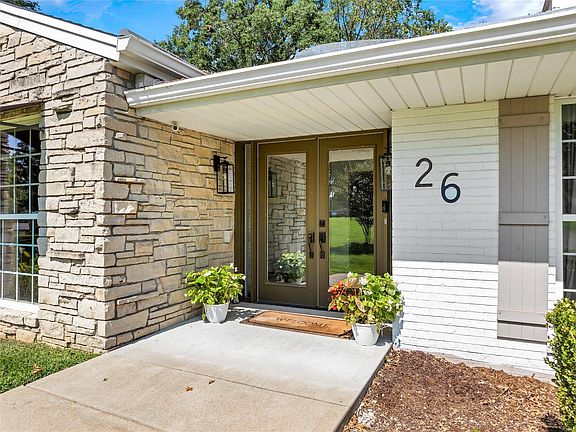 3rd image of 26 Fox Meadows Ln
