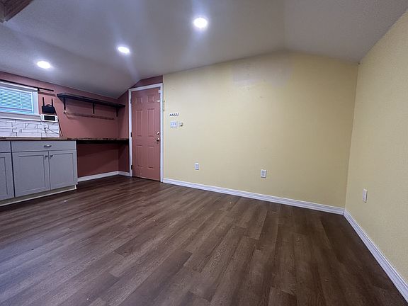3rd image of 21922 Branson Rd