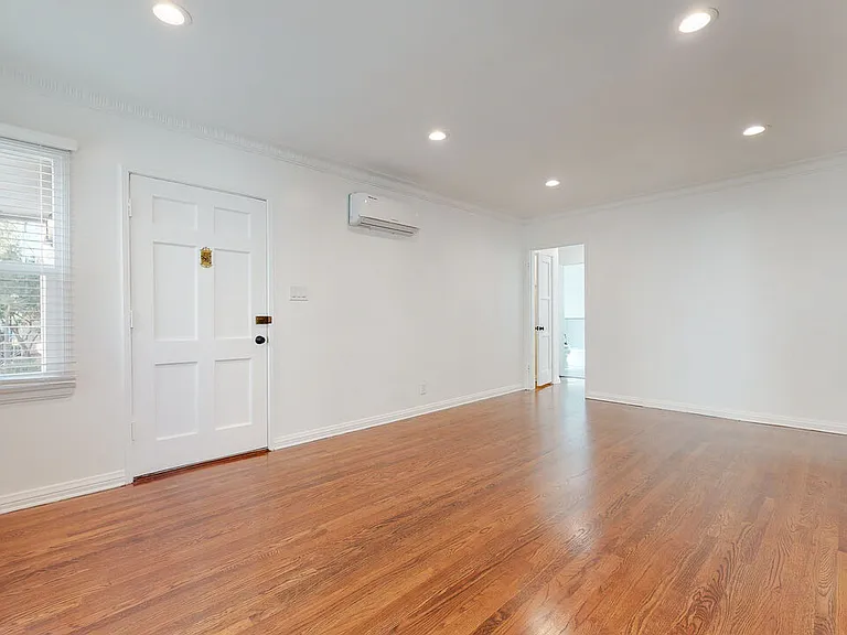 3368 Rowena Ave — Photo 3
