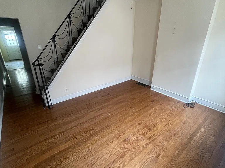 815 Livingston St — Photo 2