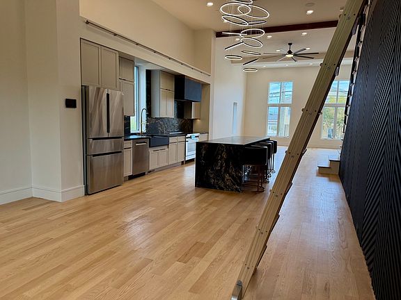 5th image of 1001 Shirley St #1