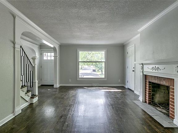 5th image of 8019 Kenwood Ave