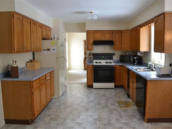 4th image of 42 Longwood Dr