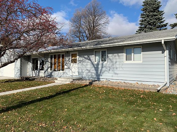 4th image of 620 24th Ave S
