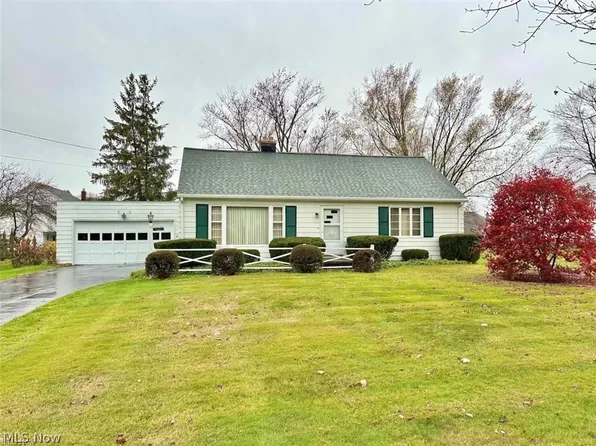 5090 Lake Vista Dr, Solon, OH 44139