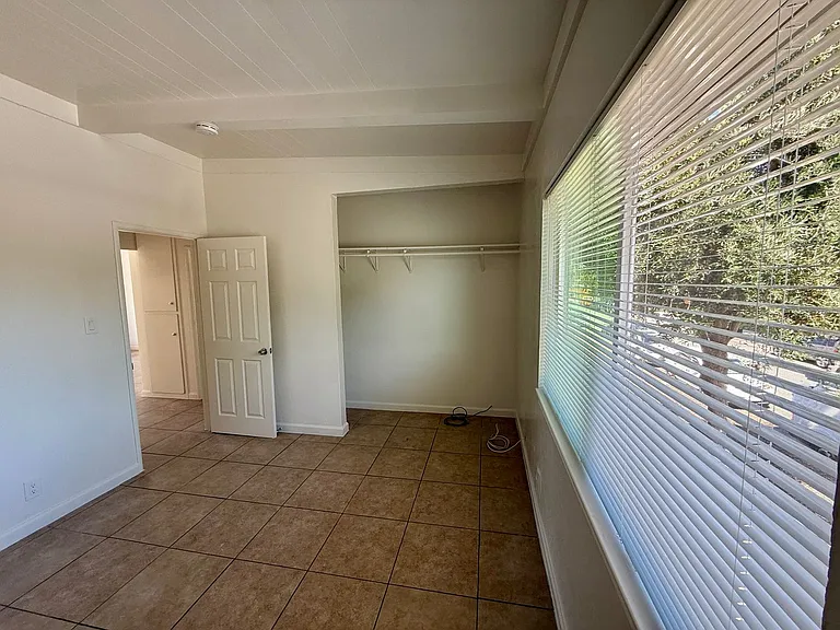 1805 Bradford Way — Photo 8