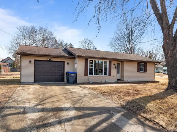 1112 Dexter St, New London, WI 54961