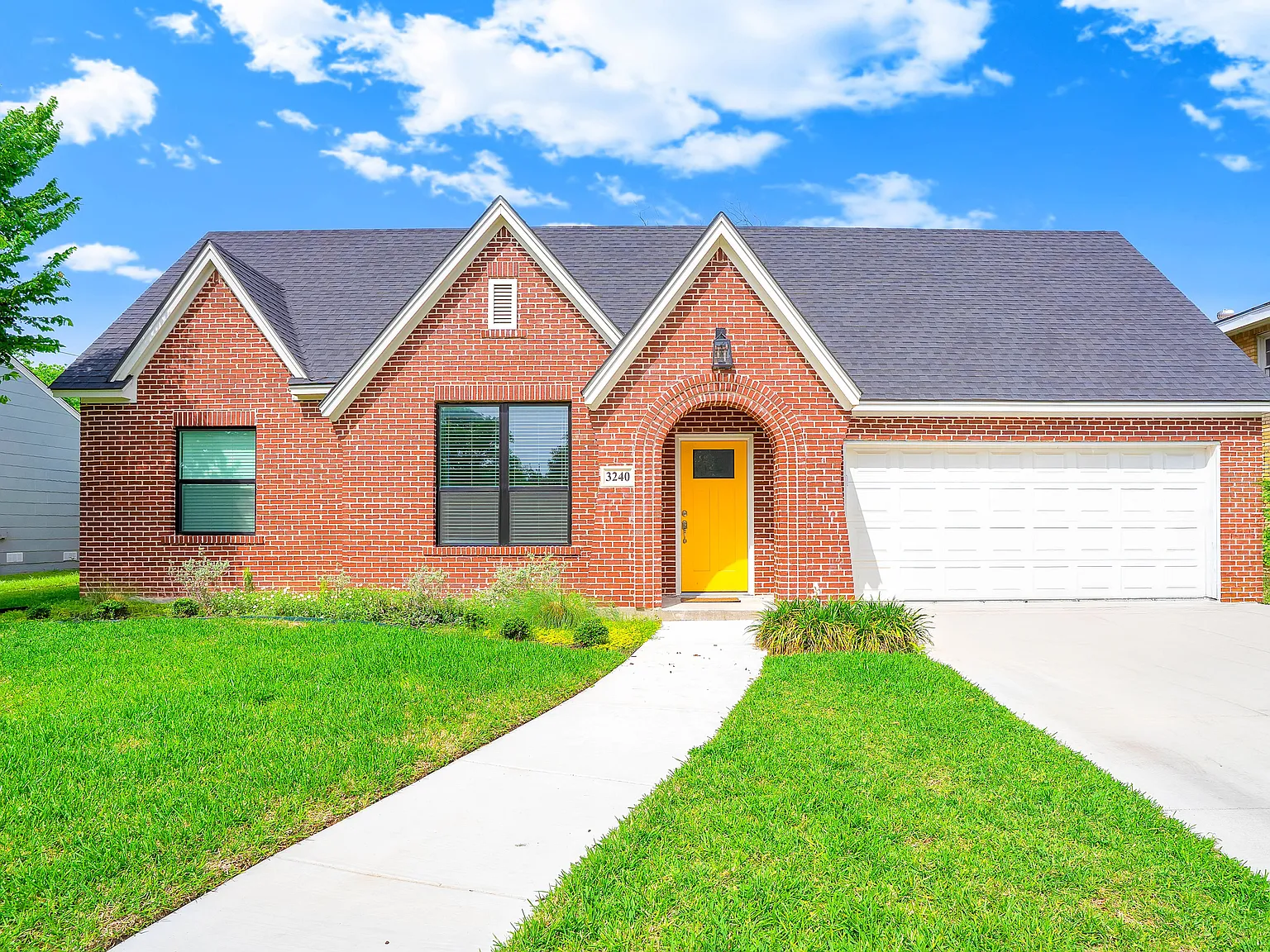4 bed, 2200 sqft, $3,650 — Photo 1