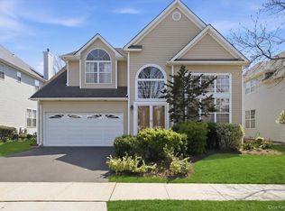 112 Cranberry Ct, Melville, NY 11747