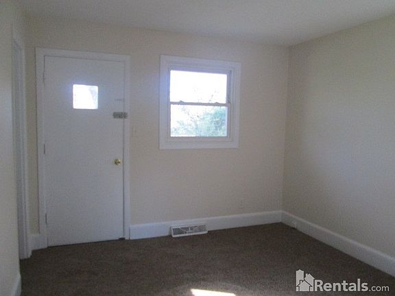 4th image of 2533 Valleyview Dr