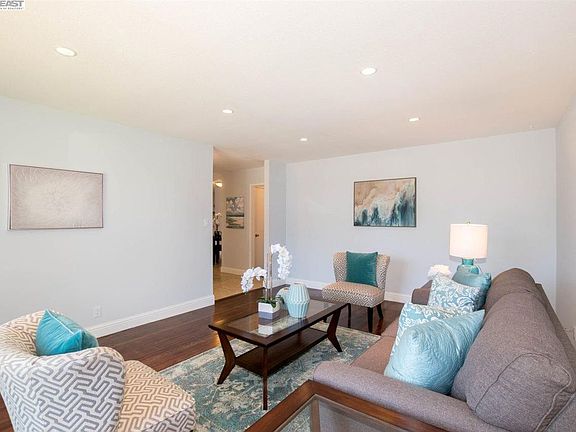 4th image of 2275 Gem Ave