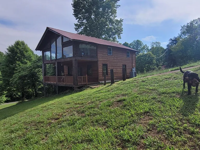 185 Pumpkin Hollow Rd — Photo 1