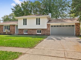 204 N Menominee Dr, Minooka, IL 60447