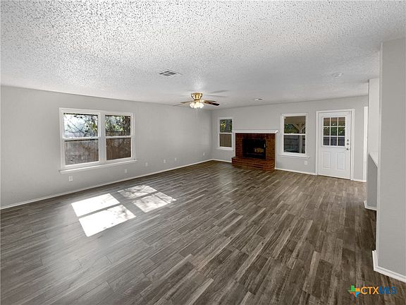 3rd image of 409 W Anderson Ave