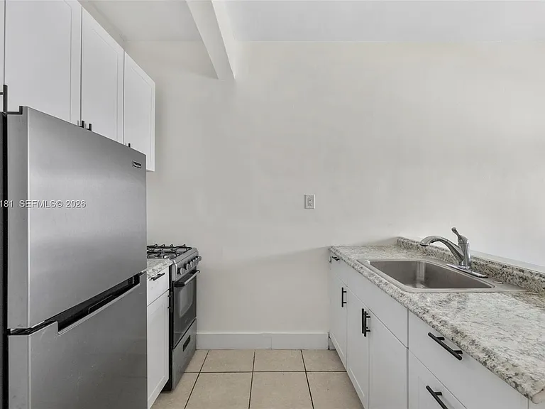 8135 Crespi Blvd #4 — Photo 15