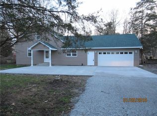 8 W School St, Markleville, IN 46056