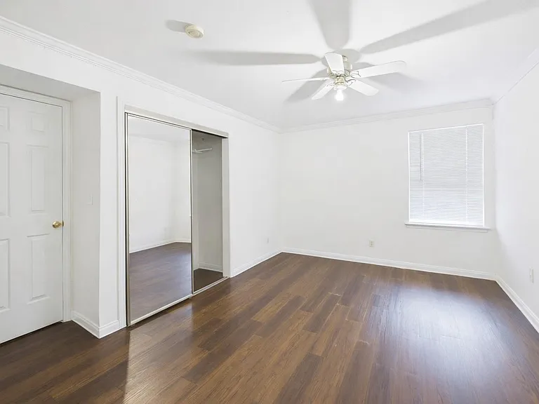 501 W 26th St #314 — Photo 8