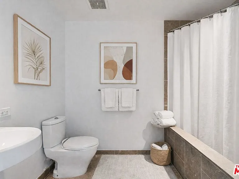 6250 Hollywood Blvd #8K — Photo 11
