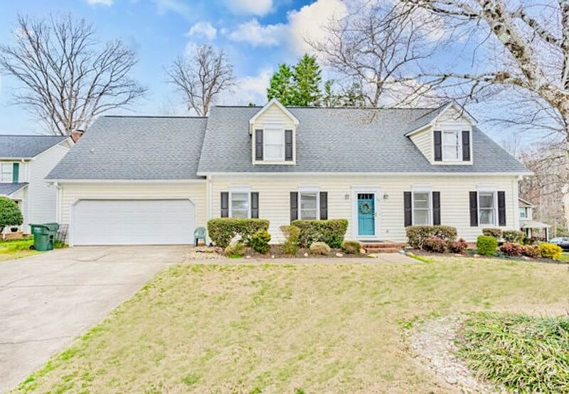 1st image of 12 Old Oak Dr
