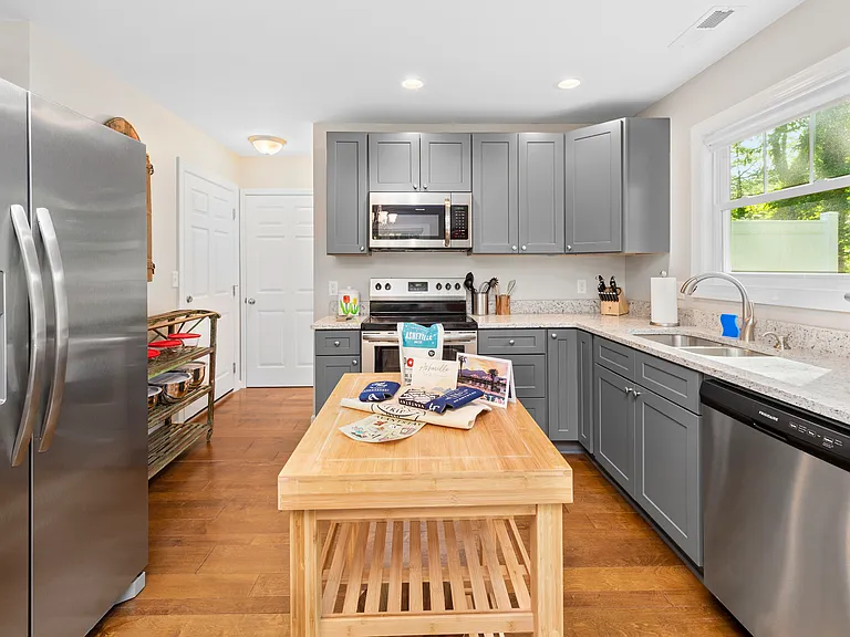 409 Little Sycamore Ln — Photo 11