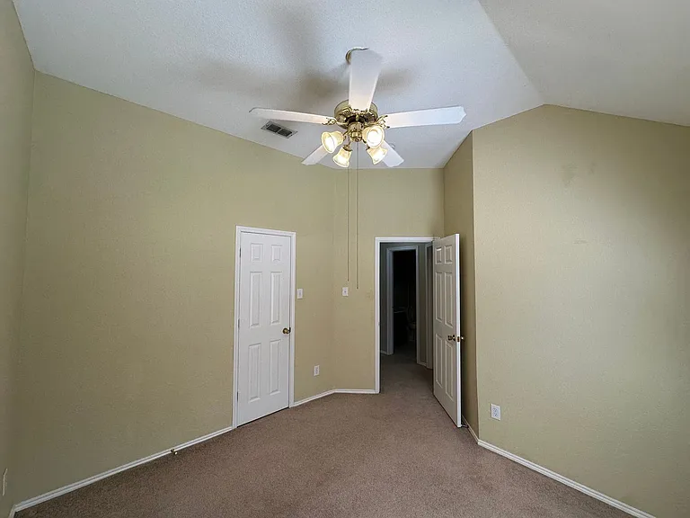 10701 Nashville Dr — Photo 16