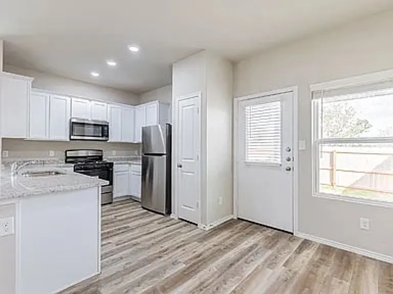 169 Damon Dr — Photo 10