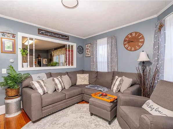 41 Verdun St, Woonsocket, RI 02895