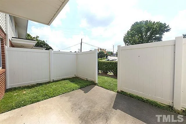 2305 Champion Ct — Photo 17