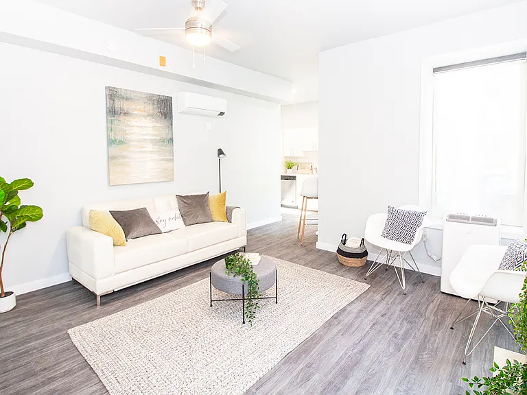 753 Wolseley Ave #306 — Photo 2