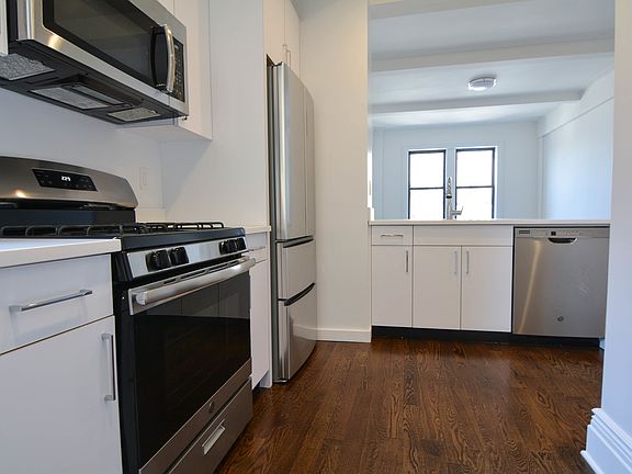 3rd image of 25 W 68th St #4C