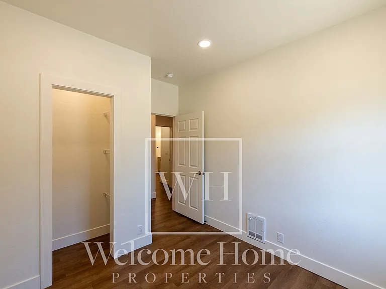 411 SE 8th St — Photo 13