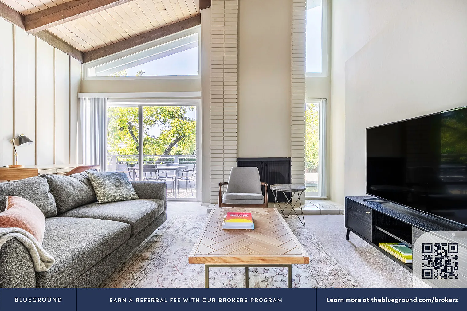 3 bed, 2.0 bath, 1300 sqft, $5,160 — Photo 3