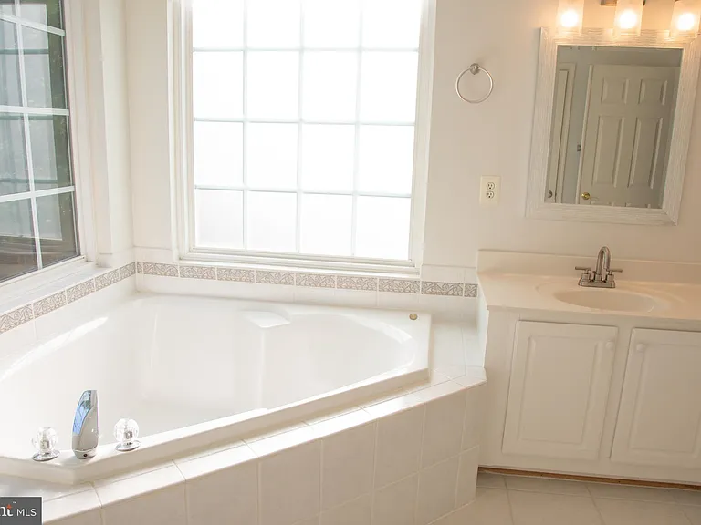 3347 Wilton Crest Ct — Photo 14