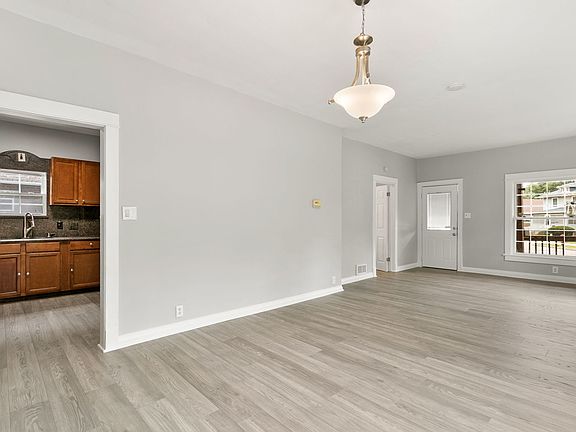 5th image of 937 W Park Ave