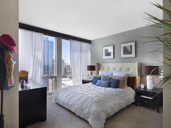 4th image of 220 W Erie St #1505