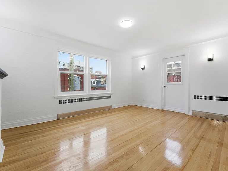 235 Cooper St — Photo 3