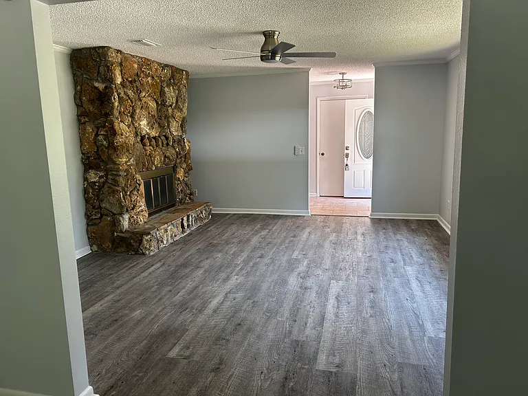 162 NW Palmetto Blvd — Photo 12